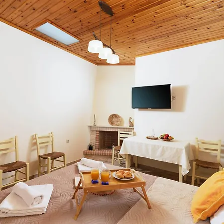 Apironero House * Plouti