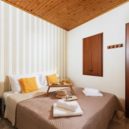Apironero House Plouti