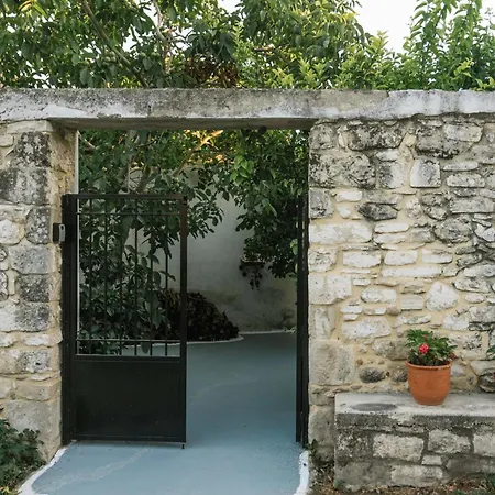 Apironero House * Plouti